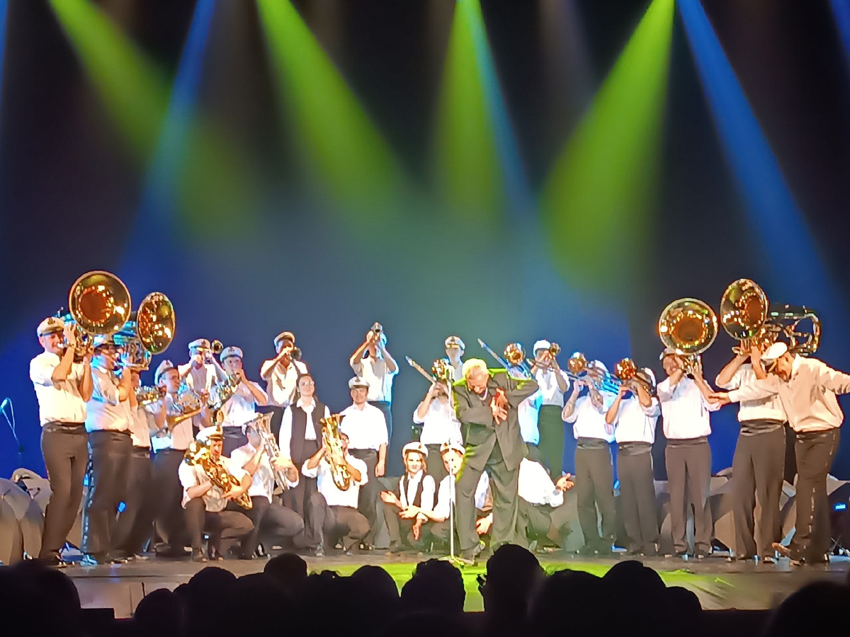 Поклон от Меньшикова. Фото Андрея Мужщинского