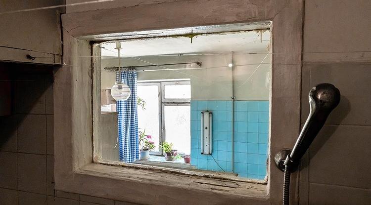 Зачем в хрущёвках делали окно в ванной комнате: странность, у которой была логика