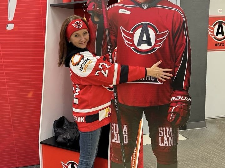 Новогодняя история из офиса, где чудес не бывает, а знаменитости иногда появляются