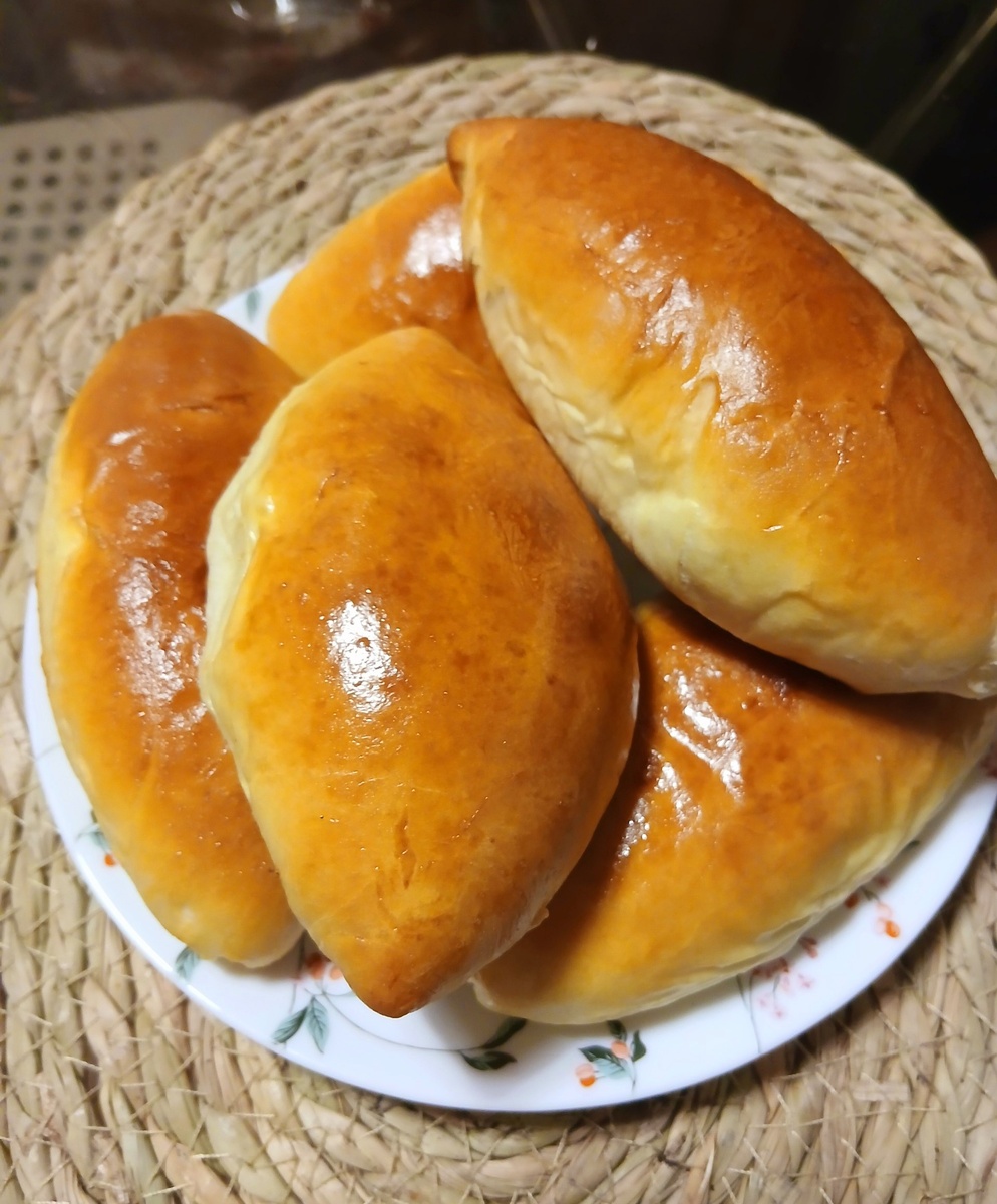 Пирожки с капустой,угощайтесь!