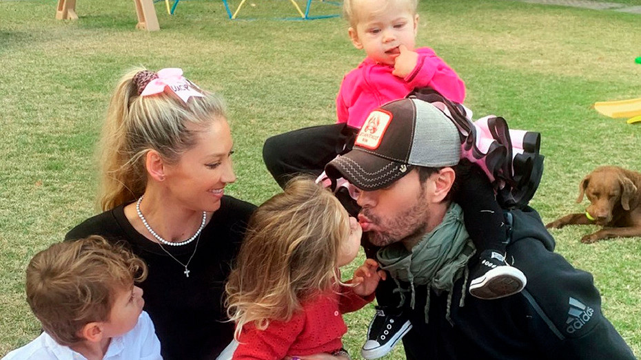 У Анны Курниковой и Энрике Иглесиаса родился четвертый ребенок