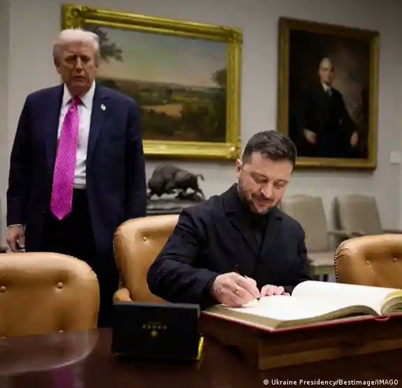 Президент США Дональд Трамп и киевский главнюк в Белом доме, октябрь 2025. Фото: Ukraine Presidency/Bestimage/IMAGO.