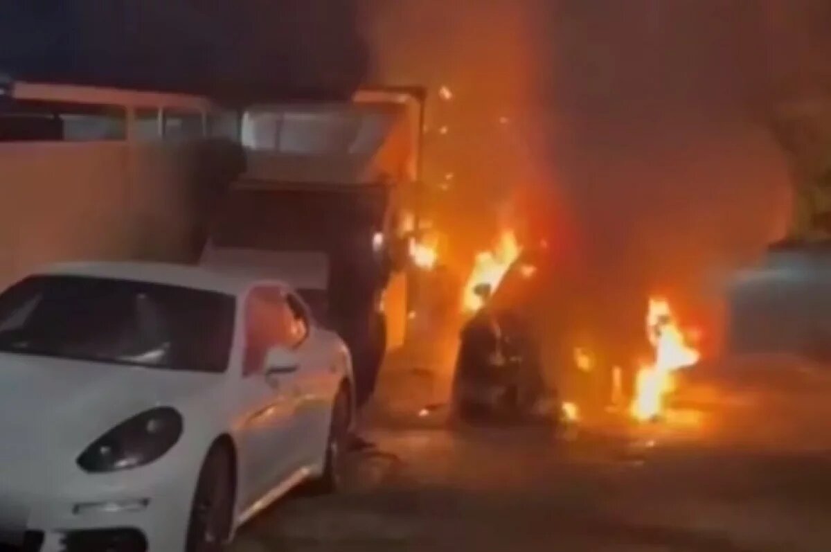    Житель Сочи из мести поджег «Porsche» бывшей жены