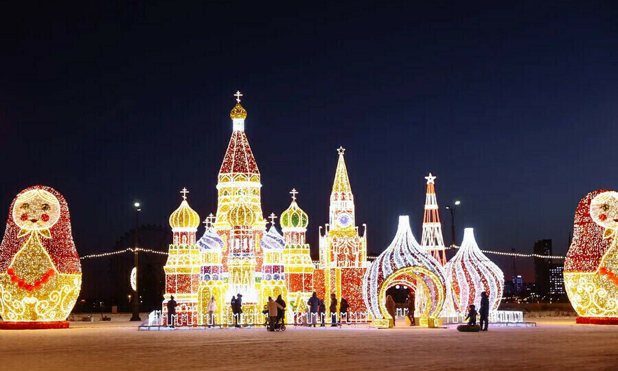 Благовещенск вошел в пятерку российских городов, где больше всего потратили денег на новогодние украшения
