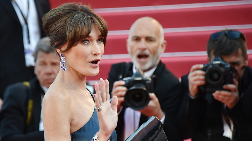 Карла Бруни родилась в Турине. Ее родители — пианистка Мариса Борини и композитор Альберто Бруни-Тедески На фото: модель на премьере фильма «Отверженные» режиссера Ладжа Ли на Каннском кинофестивале, 2019 год.📷Фото: Анатолий Жданов / Коммерсантъ