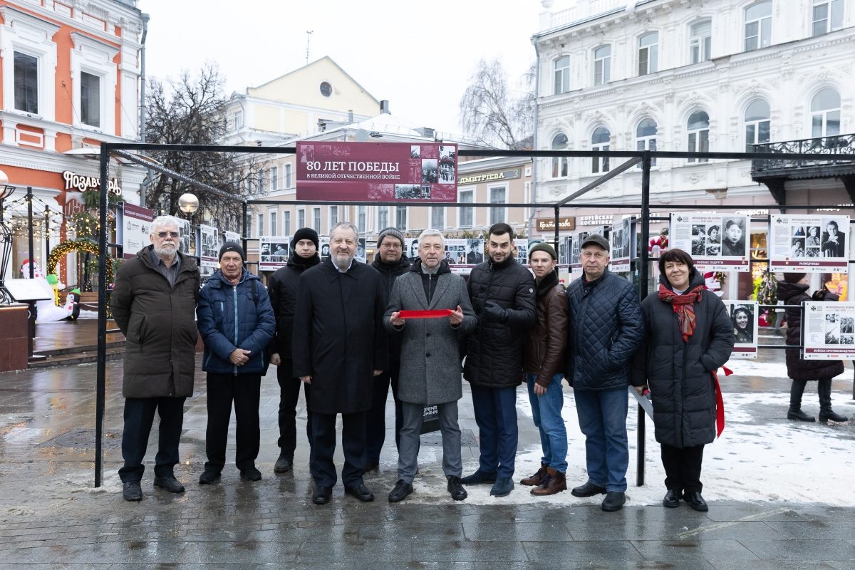    В Нижнем Новгороде открыли уличную экспозицию «Победе – 80»