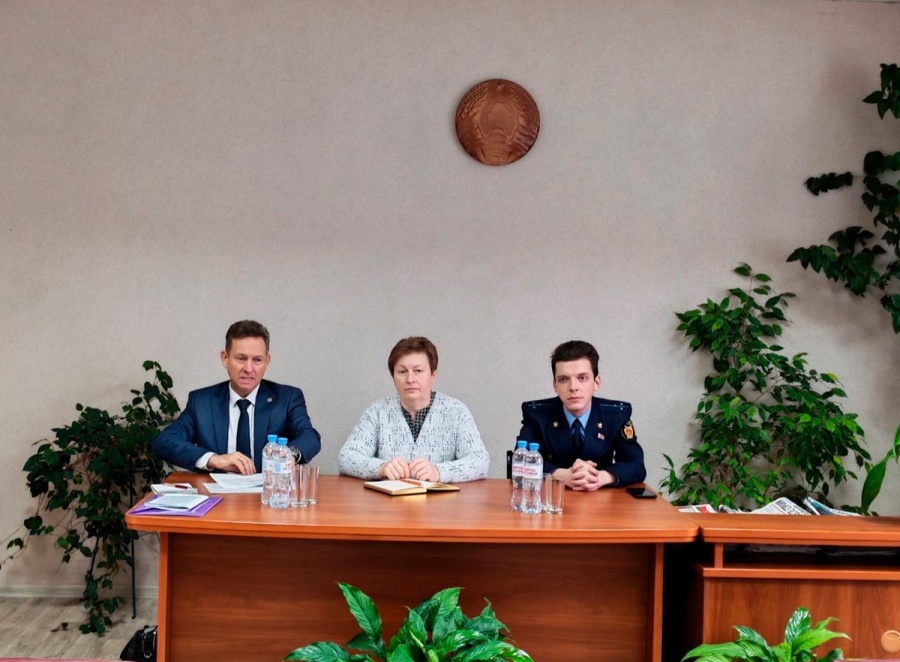     Диалог с экспертами: в Копыльском районе состоялся очередной профсоюзный прием