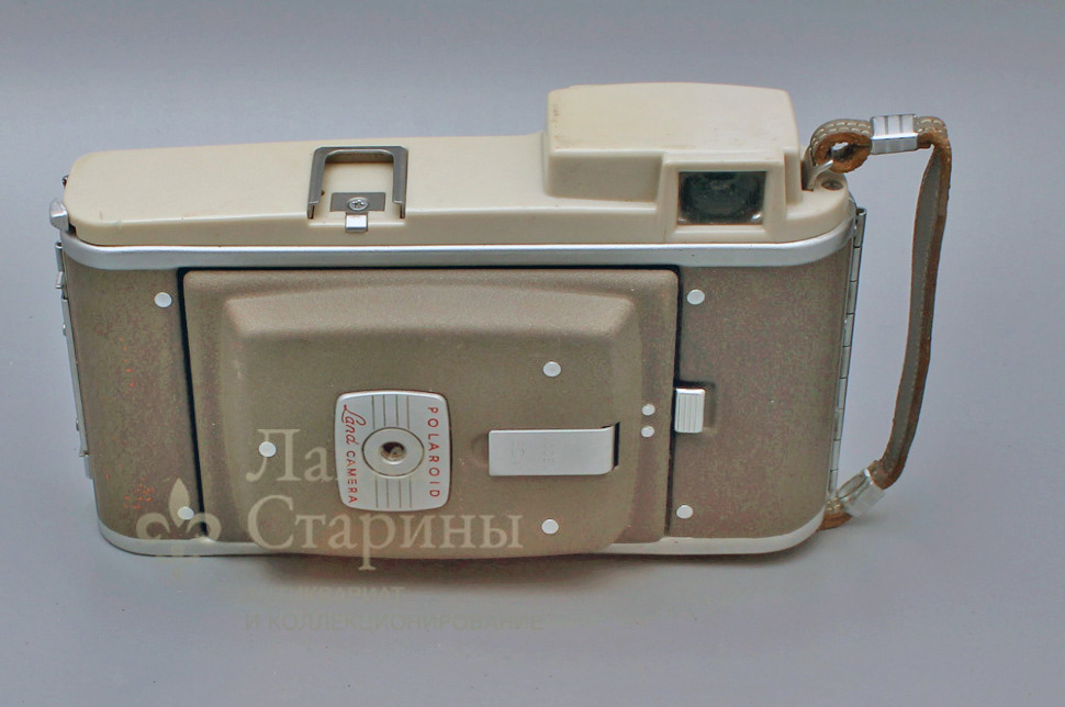 Фотоаппарат Polaroid Model 80A Land Camera, также известный как «Highlander», 1957-59 гг. Фото с нашего сайта dvaveka.ru