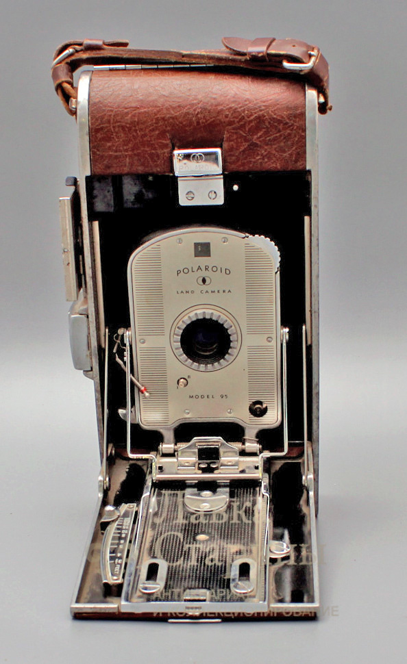 Фотоаппарат «Polaroid Land Camera Model 95», Polaroid Corporation, США, 1948-50-е. Фото с нашего сайта dvaveka.ru