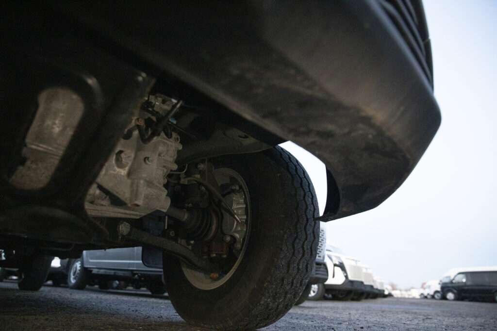    Передняя подвеска независимая на поперечных рычагах и стойках McPherson