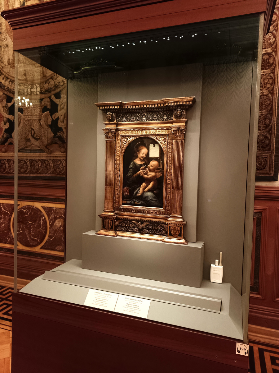 Мадонна Бенуа