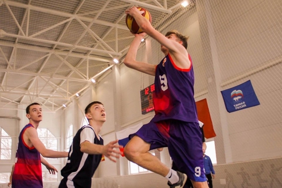    Министерство спорта Смоленской области предоставило Мангушской школе необходимый инвентарь для занятий различными видами спорта. Фото: t.me/Mangush_mo