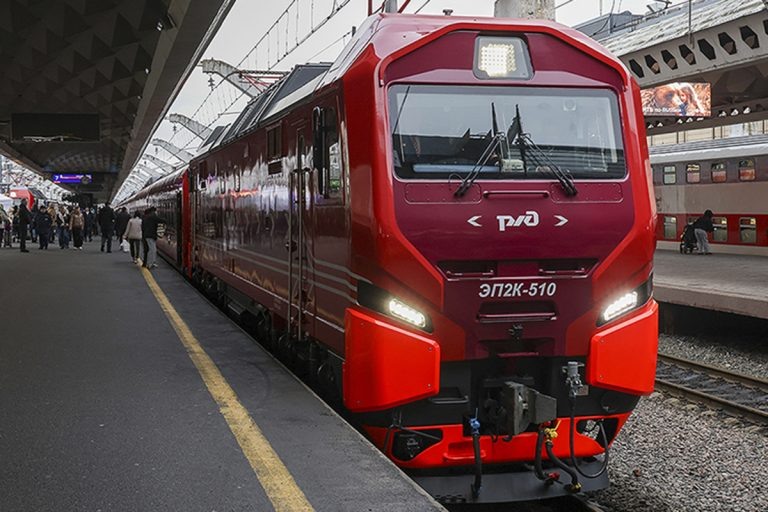 В Петербурге показали новую «Красную стрелу»: больше места, розеток и новые купе для семей и маломобильных пассажиров