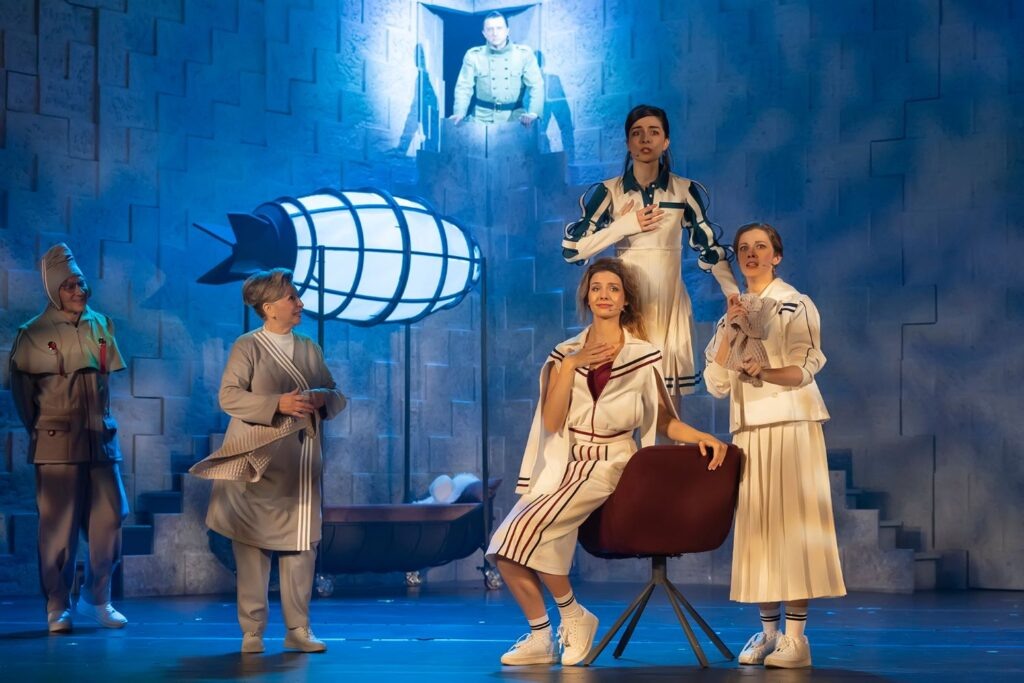    Фото предоставлены пресс-службой Театра на Литейном. Фотограф Сергей Рыбежский Источник фото: Театр To Go