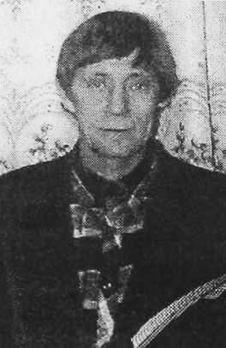     Ветераны редакции помнят Михаила Степано­ва совсем юным, русоволосым юношей с ослепи­тельно сияющими синевой глазами. Помнят по его стихам, тяготеющим к осенним золотым пейзажам, вызывая в памяти образ Сергея Есенина. Шли годы. Взрослел, мужал человек, но по-прежнему та же чи­стота в его стихах, любовь к полям и лугам и еще вера в то, что родная земля, как птица Феникс, воз­родится из пепла…