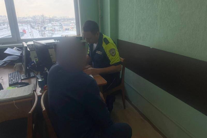    Госавтоинспекция Челябинска. Задержанный виновник ДТП в отделе ГАИ