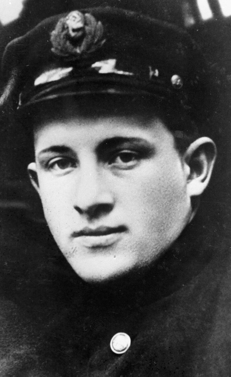 Студент Рыбинского техникума водного транспорта Юрий Андропов в 1936 году | © РИА Новости