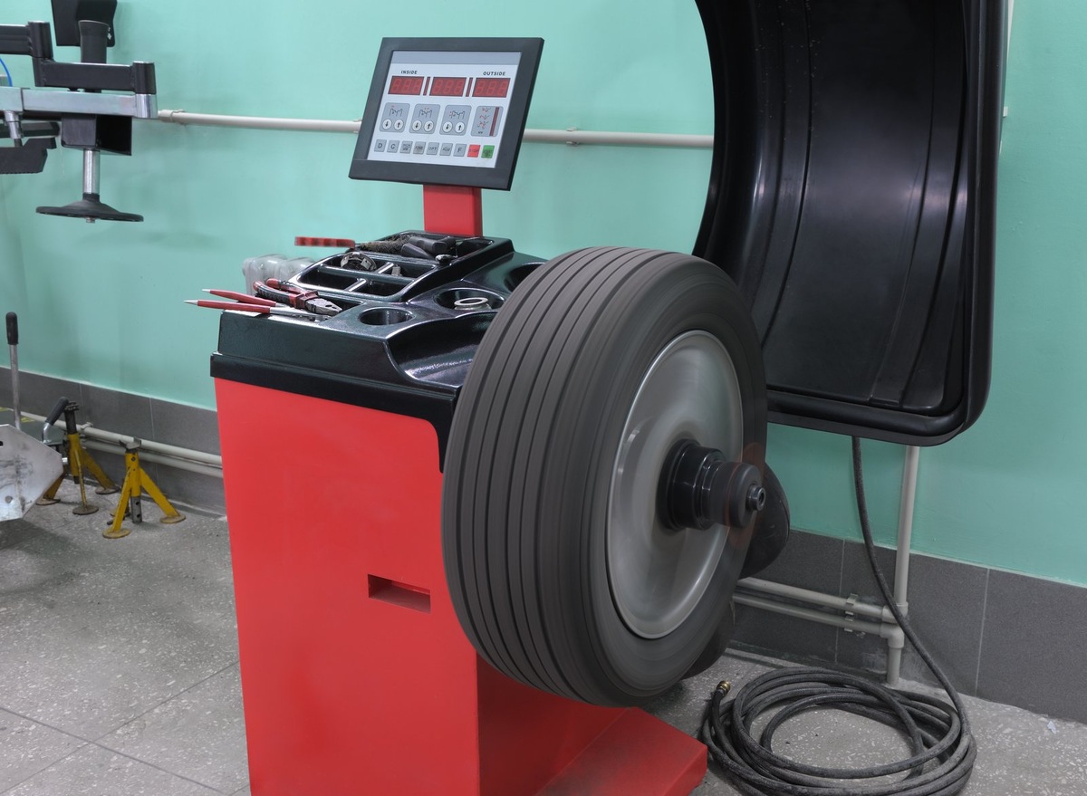    Этот стенд точно измеряет распределение массы