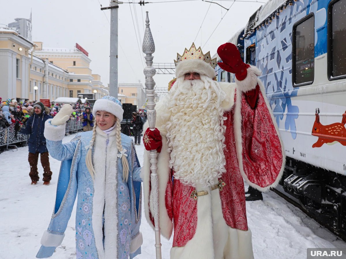     Дед Мороз признался, что у него есть не только внучка Снегурочка, но и жена, а также дети