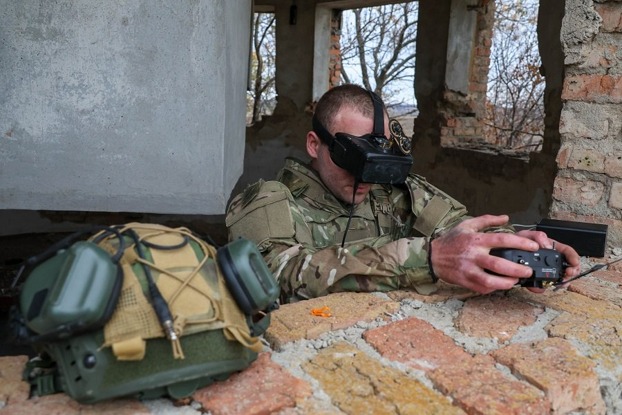 Работа операторов FPV-дронов в зоне специальной военной операции - Фото: Александр Полегенько/ТАСС