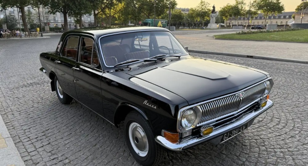 Редкую советскую "Волгу" ГАЗ-24 без пробега выставили на продажу в Париже