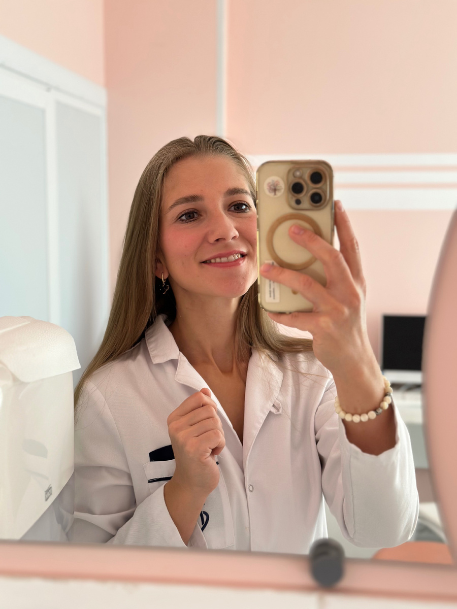 Это я, София Олеговна, практикующий врач акушер-гинеколог и мама четверых детей ❤️❤️❤️❤️