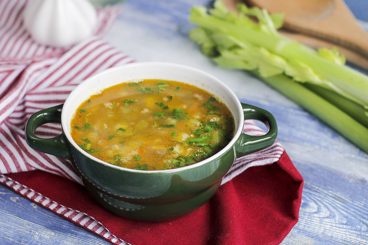 Суп «Удайпур» с чечевицей, картофелем и соусом табаско