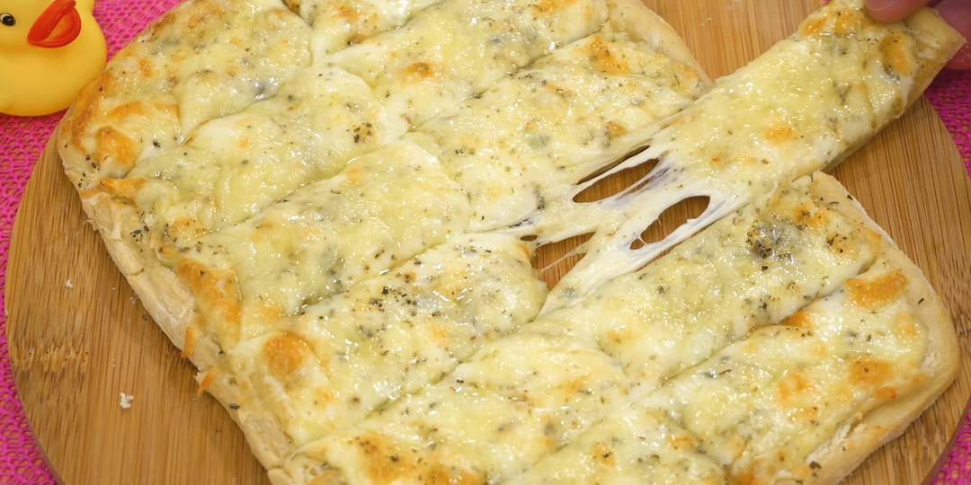 Сырная лепёшка с чесноком — просто и очень вкусно
