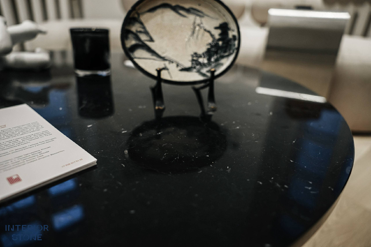 Стол из черного мрамора Неро Маркина