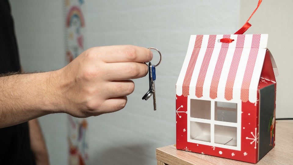 В 2025 году 100 молодых семей из Иркутска получили сертификаты на жилье