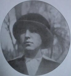 У Валерия Брюсова и Надежды Львовой были отношения, которые продлились с 1911 по 1913 годы. Поэт-символист Брюсов был на 18 лет старше Львовой.