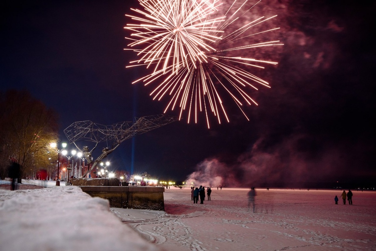    Фейерверк в честь Дня защитника Отечества. Фото: Николай Смирнов