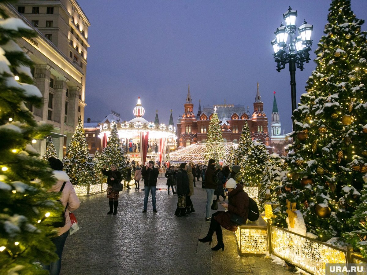     По прогнозу синоптиков - в Москве 31 декабря 2025 будет идти снег весь день