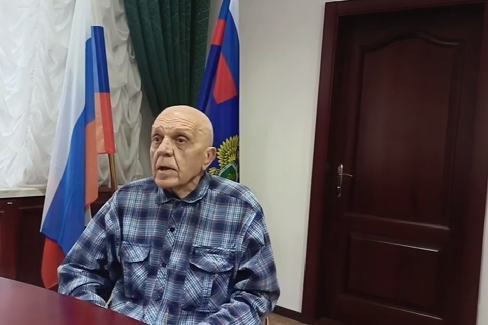    У мужчины в паспорте была ошибка в дате рождения. Фото: скриншот с видео Прокуратуры ЛНР