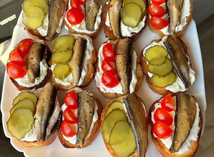 Лёгкие закуски на Новый год: готовятся за 10–15 минут, без лишней возни. Рецепты уже в статье