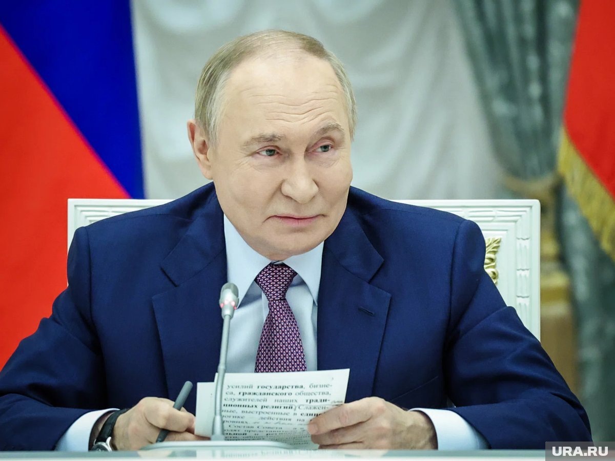     Первым зарубежным визитом Путина в 2025 году стала рабочая поездка в Минск