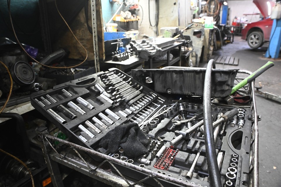    Бизнесмен не стал менять вывески и внутреннее оформление Владимир ВЕЛЕНГУРИН