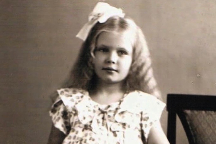 Ирина Азер наполовину полячка, наполовину русская.