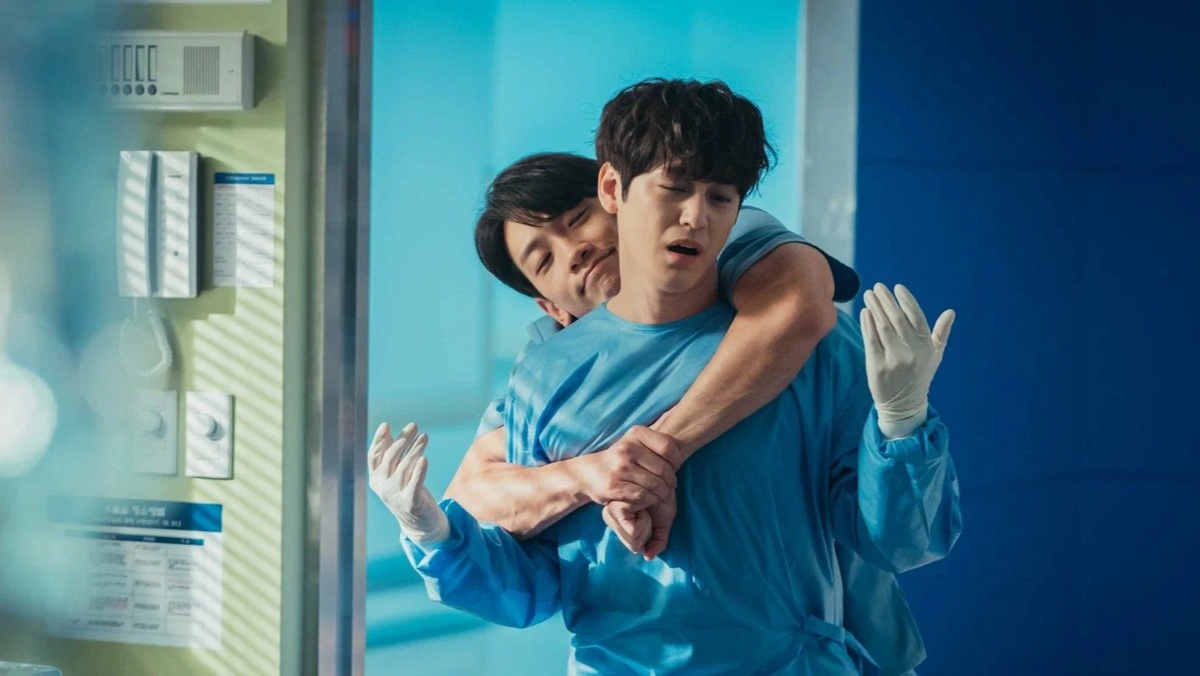 Кадр из дорамы «Призрачный доктор»