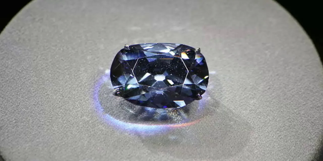Как обычный синий камень стал «проклятым» алмазом Хоуп и кто на этом заработал