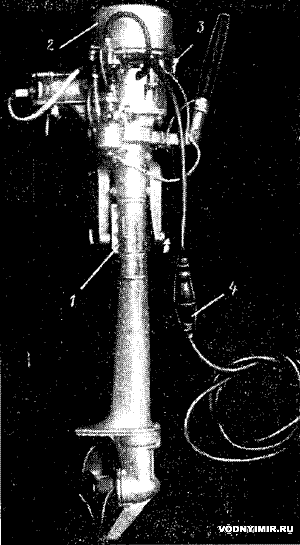 
1 — поворачивающийся хомутик; 2 — кожух; 3 — поддон; 4 — шланг с грушей.