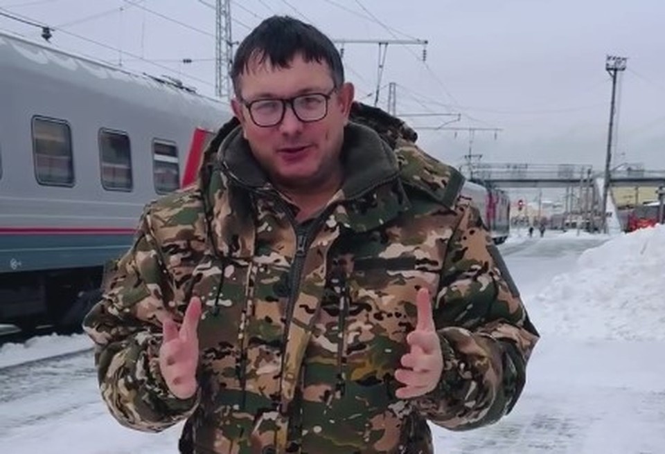    Экс-чиновник поблагодарил жителей округа и коллег и поздравил с Новым годом. Кадр видео t.me/aleksandr_plasteev