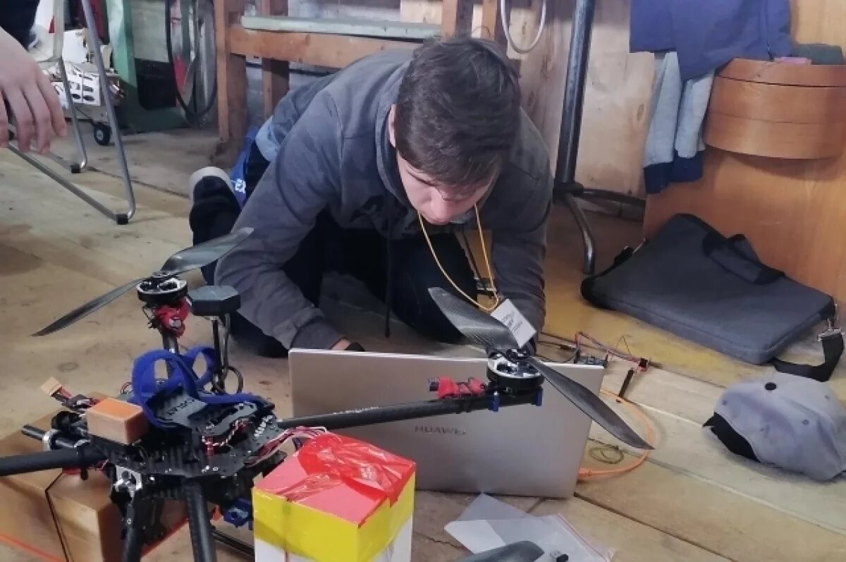    В Калуге стартовали курсы по управлению и сборке беспилотников