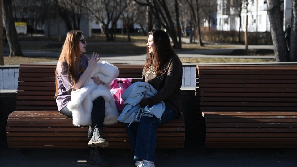 Машина ехала прямо на них: подруги не ожидали, чем может обернуться для них ссора с незнакомкой