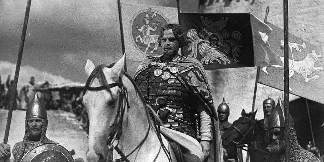 После резкой критики Эйзенштейн дважды переписал сценарий "Александра Невского"