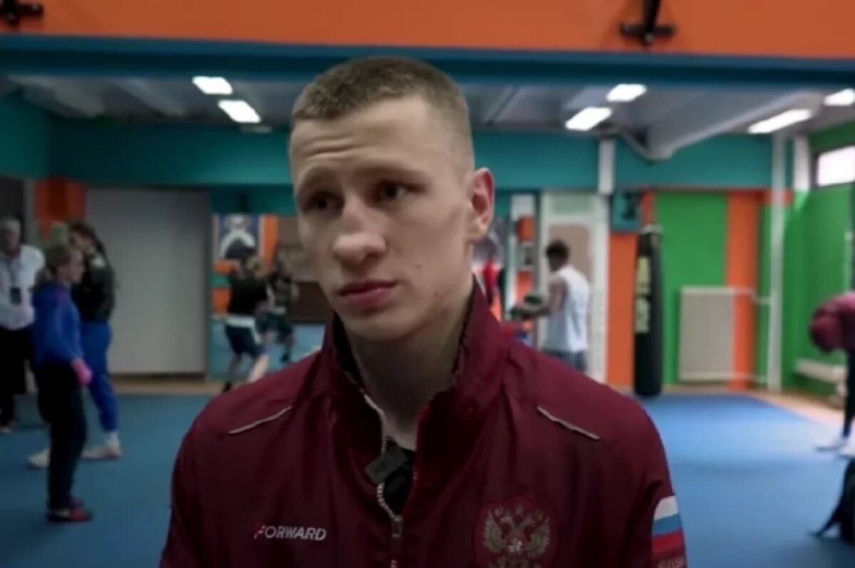    Выбили глаз кастетом.