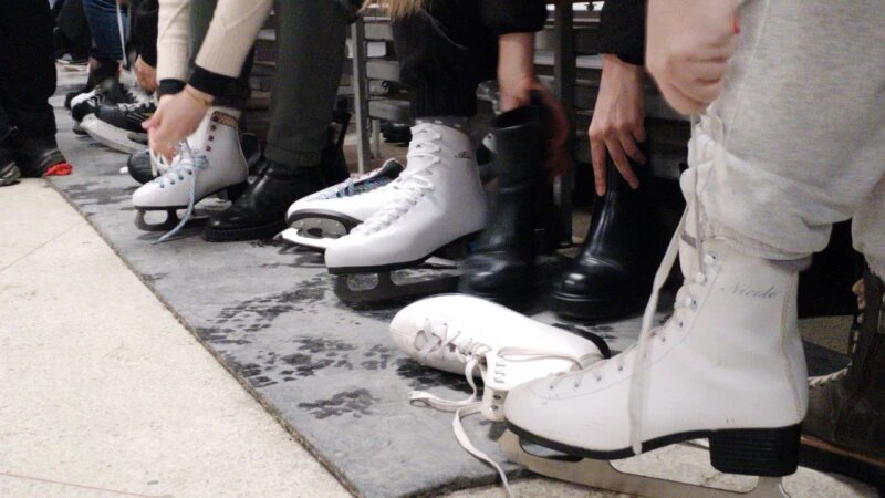     Массовое катание на коньках в "Титов Арене" Юлия Дильман