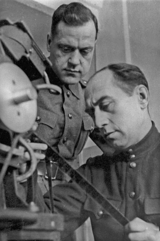 
Режиссер В. Соловцев и оператор А.Погорелый. 23 марта 1943 г. Музей ЦСДФ
