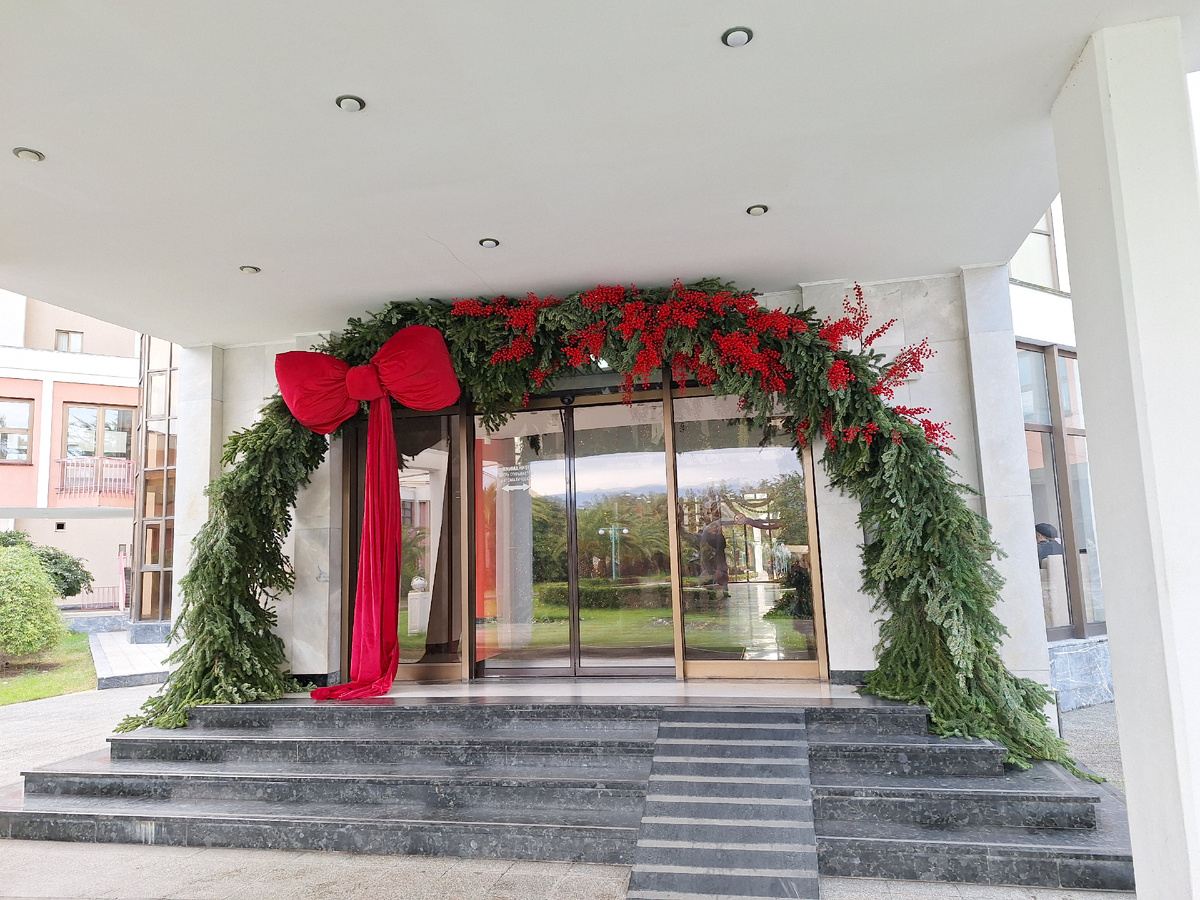 Главный вход в гостиницу