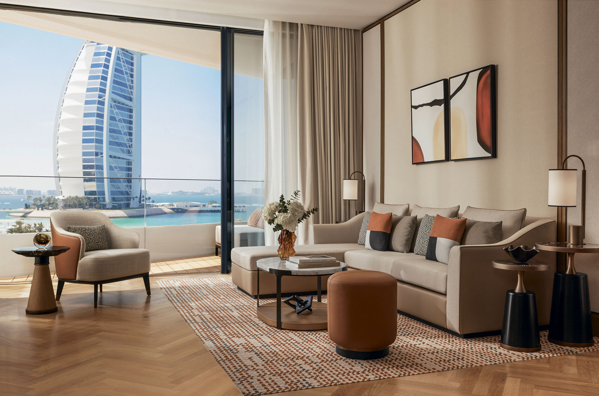    Панорамные окна и просторные террасы номеров и люксов выходят на легендарный парус Jumeirah Burj Al Arab и Персидский заливАрхивы пресс-службы